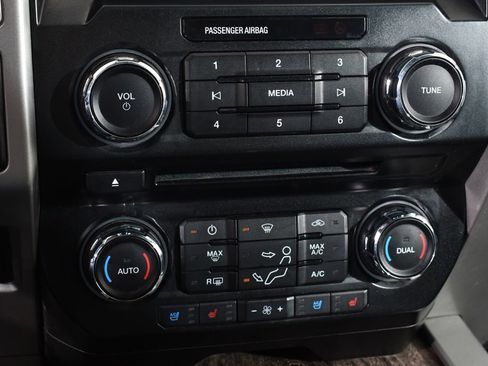 Used 2017 Ford F250 Lariat w/ Chrome Package image 29