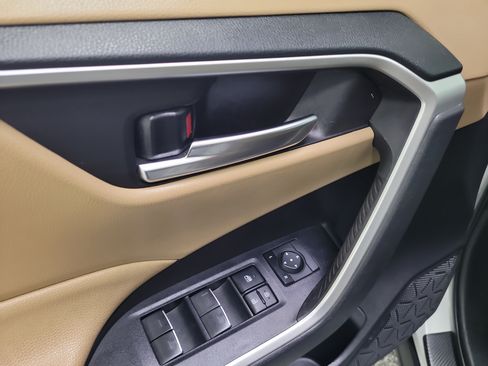 Certified 2022 Toyota RAV4 XLE Premium FWD image 22
