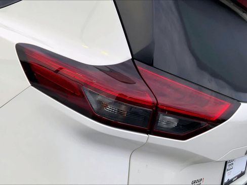 Used 2023 Nissan Rogue SV FWD image 25