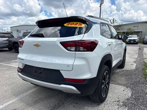 Used 2025 Chevrolet TrailBlazer LT FWD image 3