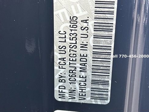 Used 2025 Jeep Gladiator Mojave w/ Convenience Group image 32