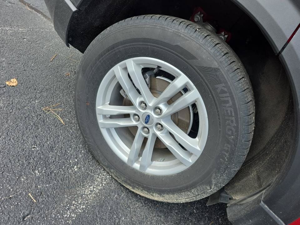 Used 2023 Ford Explorer XLT w/ Equipment Group 202A AWD/4WD image 12