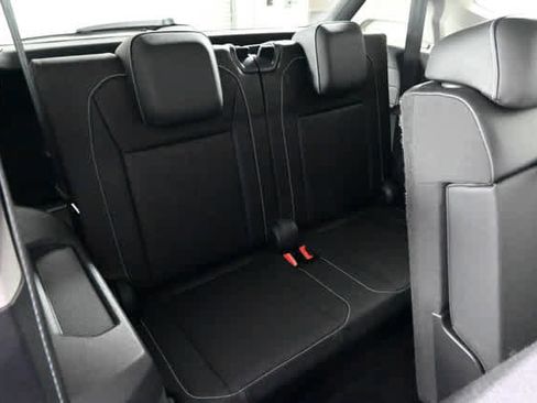 Used 2023 Volkswagen Tiguan SE w/ Panoramic Sunroof Package image 14