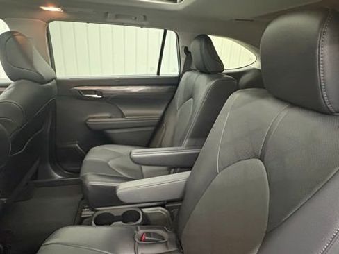 Used 2023 Toyota Highlander Platinum AWD/4WD image 12
