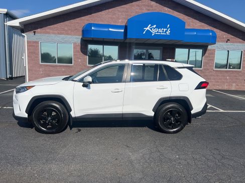 Used 2020 Toyota RAV4 XLE w/ Convenience Package AWD/4WD image 3