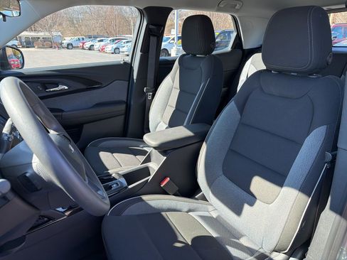 Used 2023 Chevrolet TrailBlazer LS image 23