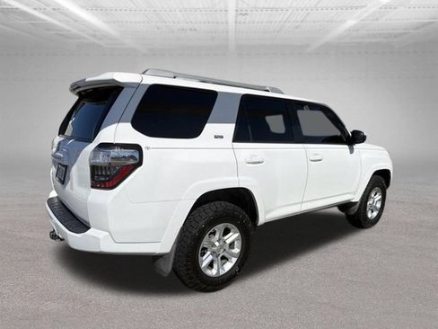 Used 2018 Toyota 4Runner SR5 AWD/4WD image 4