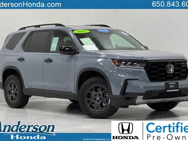 Certified 2025 Honda Pilot TrailSport image 1
