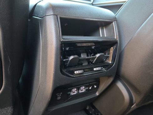 Used 2025 Jeep Grand Cherokee Limited image 16