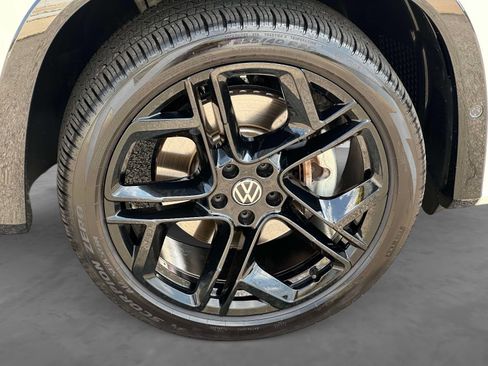Used 2026 Volkswagen Tiguan SE R-Line AWD/4WD image 7