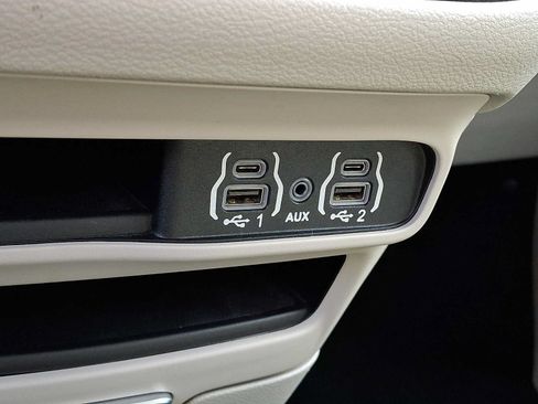 Certified 2023 Chrysler Pacifica Touring-L FWD image 26