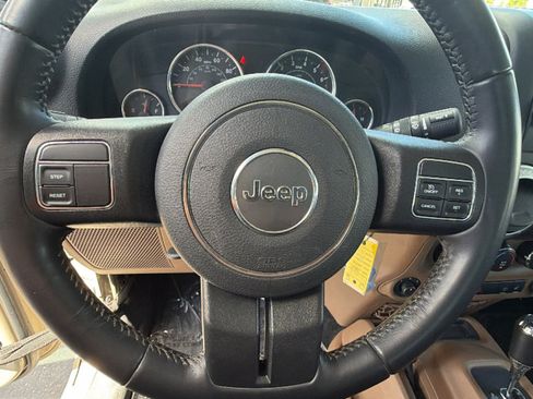 Used 2018 Jeep Wrangler Rubicon w/ Power Convenience Group AWD/4WD image 17