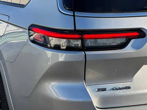 Used 2022 Jeep Grand Cherokee L Overland w/ Advanced Protech Group III image 26