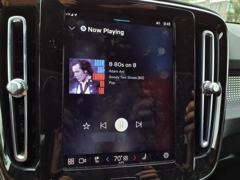 Certified 2023 Volvo XC40 B5 Plus w/ Protection Package Premier image 23