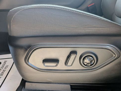 Used 2022 Jeep Grand Cherokee L Laredo w/ Luxury Tech Group I AWD/4WD image 15