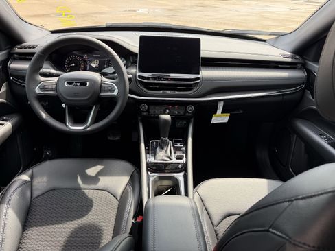 New 2025 Jeep Compass Latitude w/ Sun & Sound Group image 19