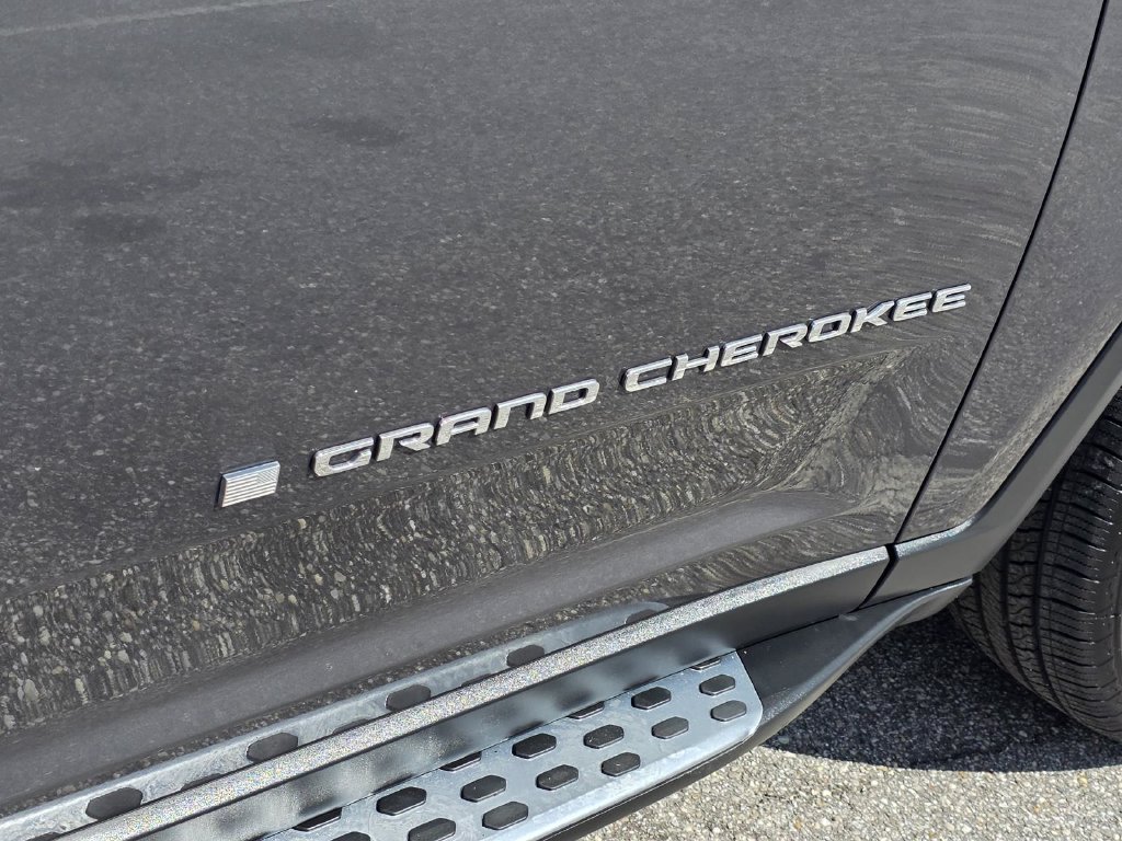 Used 2022 Jeep Grand Cherokee Limited w/ Luxury Tech Group II RWD image 5