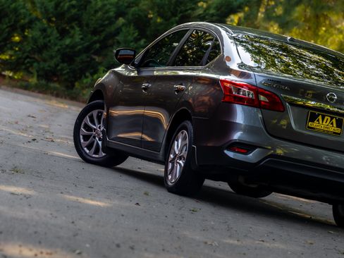 Used 2018 Nissan Sentra SV w/ Premium Package (P01) FWD image 24