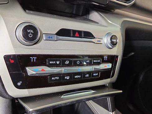 Used 2021 Ford Explorer XLT w/ Equipment Group 202A AWD/4WD image 21