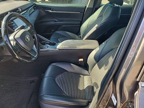 Used 2020 Toyota Camry SE image 4