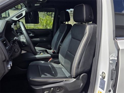 Used 2023 GMC Yukon SLT w/ SLT Premium Package image 15