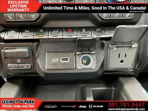 Used 2020 Chevrolet Silverado 1500 LTZ w/ LTZ Premium Package AWD/4WD image 16