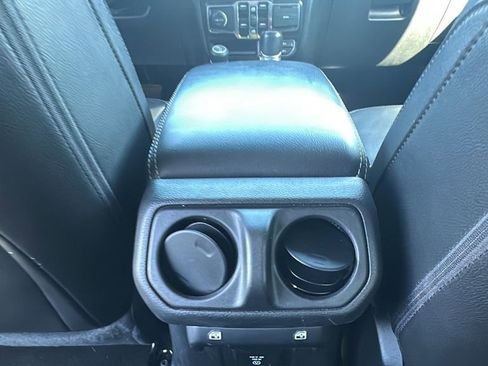 Used 2022 Jeep Wrangler Unlimited Sahara image 27