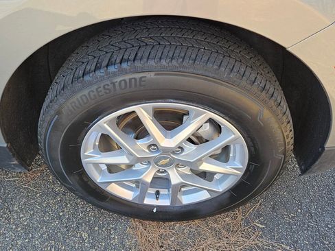 Used 2023 Chevrolet Equinox LT image 16