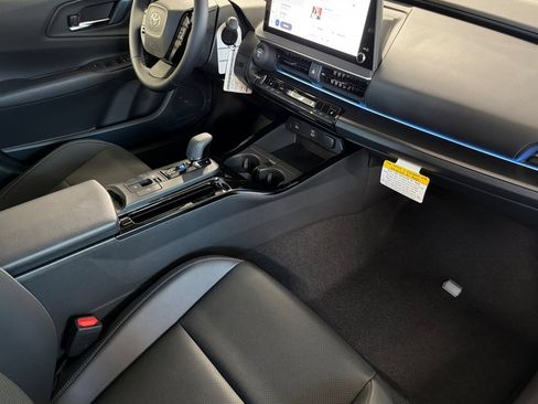 New 2026 Toyota Prius FWD image 18