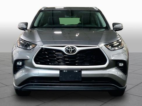 Used 2025 Toyota Highlander XLE AWD/4WD image 4