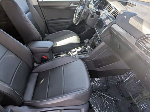 Used 2021 Volkswagen Tiguan SE w/ Panoramic Sunroof Package image 18