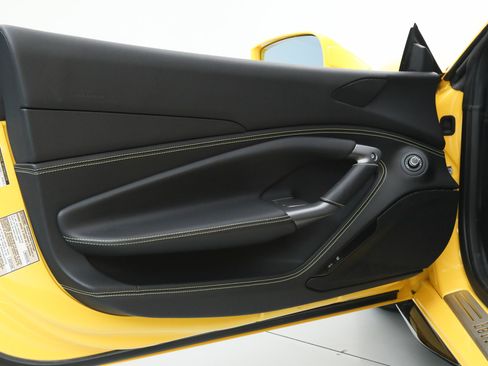 Certified 2022 Ferrari F8 Tributo RWD image 25