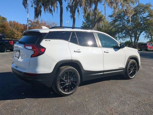 Used 2024 GMC Terrain SLE w/ Driver Convenience Package image 4