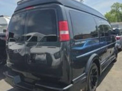 Used 2018 Chevrolet Express 2500 w/ Enhanced Convenience Package RWD image 4