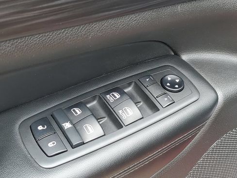 Used 2019 Jeep Grand Cherokee Altitude AWD/4WD image 25