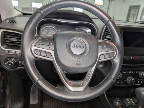 Used 2020 Jeep Cherokee Latitude Plus w/ Cold Weather Group image 33