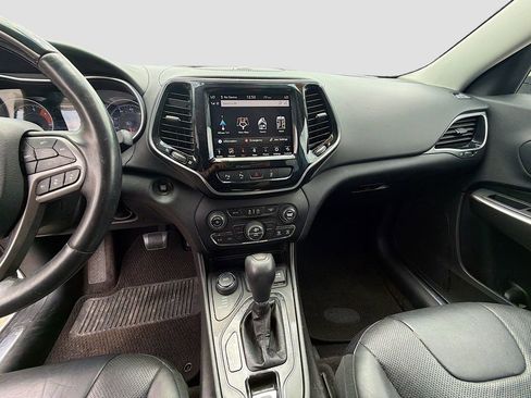 Used 2019 Jeep Cherokee Overland w/ Technology Group AWD/4WD image 25