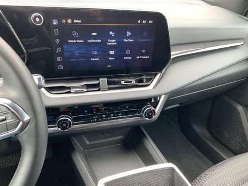 Used 2025 Chevrolet Equinox LT image 18