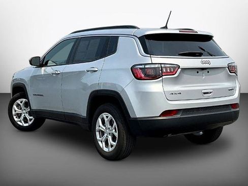 Used 2024 Jeep Compass Latitude AWD/4WD image 4