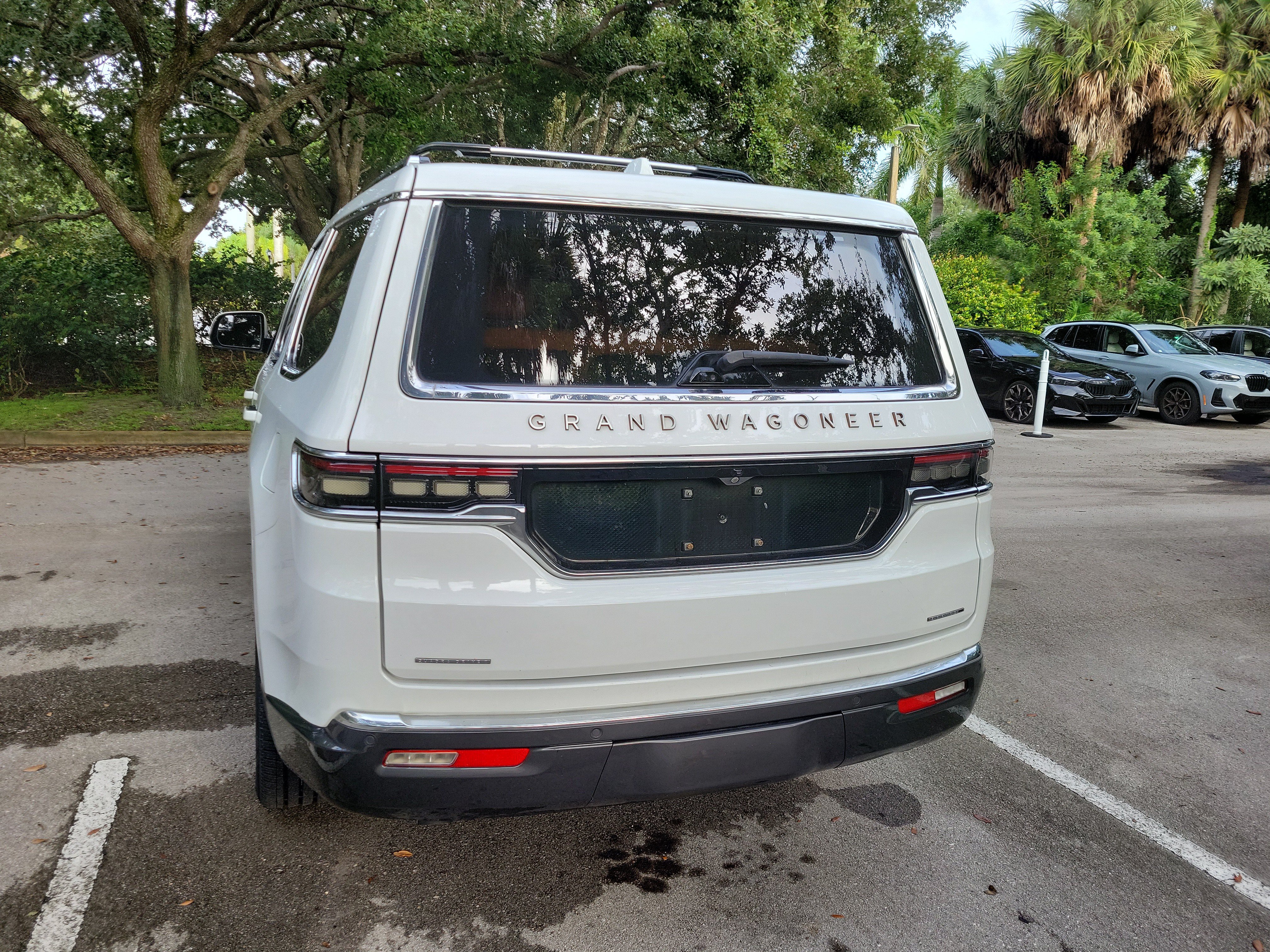 Used 2022 Jeep Grand Wagoneer Series III AWD/4WD image 4