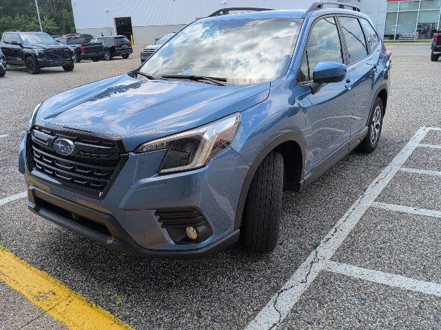 Used 2023 Subaru Forester Premium AWD/4WD image 4