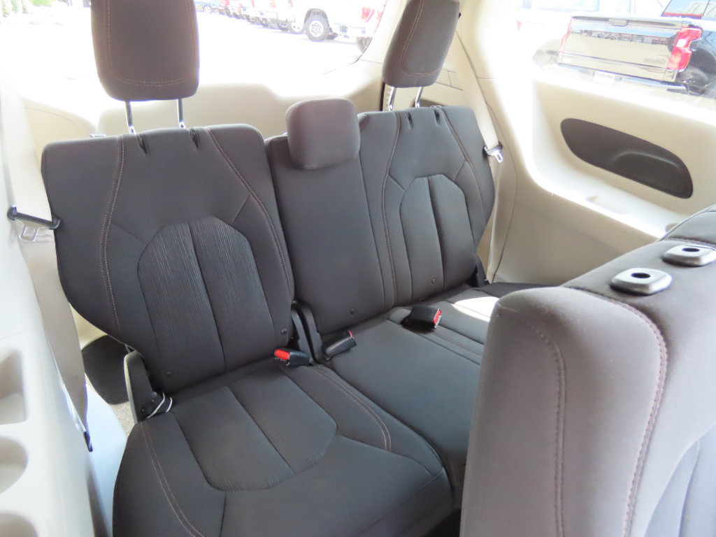 Used 2018 Chrysler Pacifica L FWD image 30
