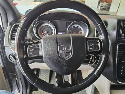 Used 2019 Dodge Grand Caravan SXT image 15