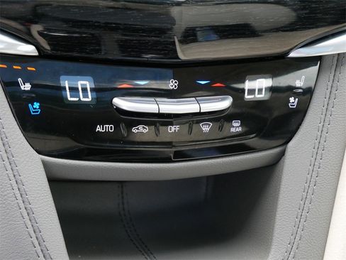 Used 2023 Cadillac XT6 Premium Luxury image 21