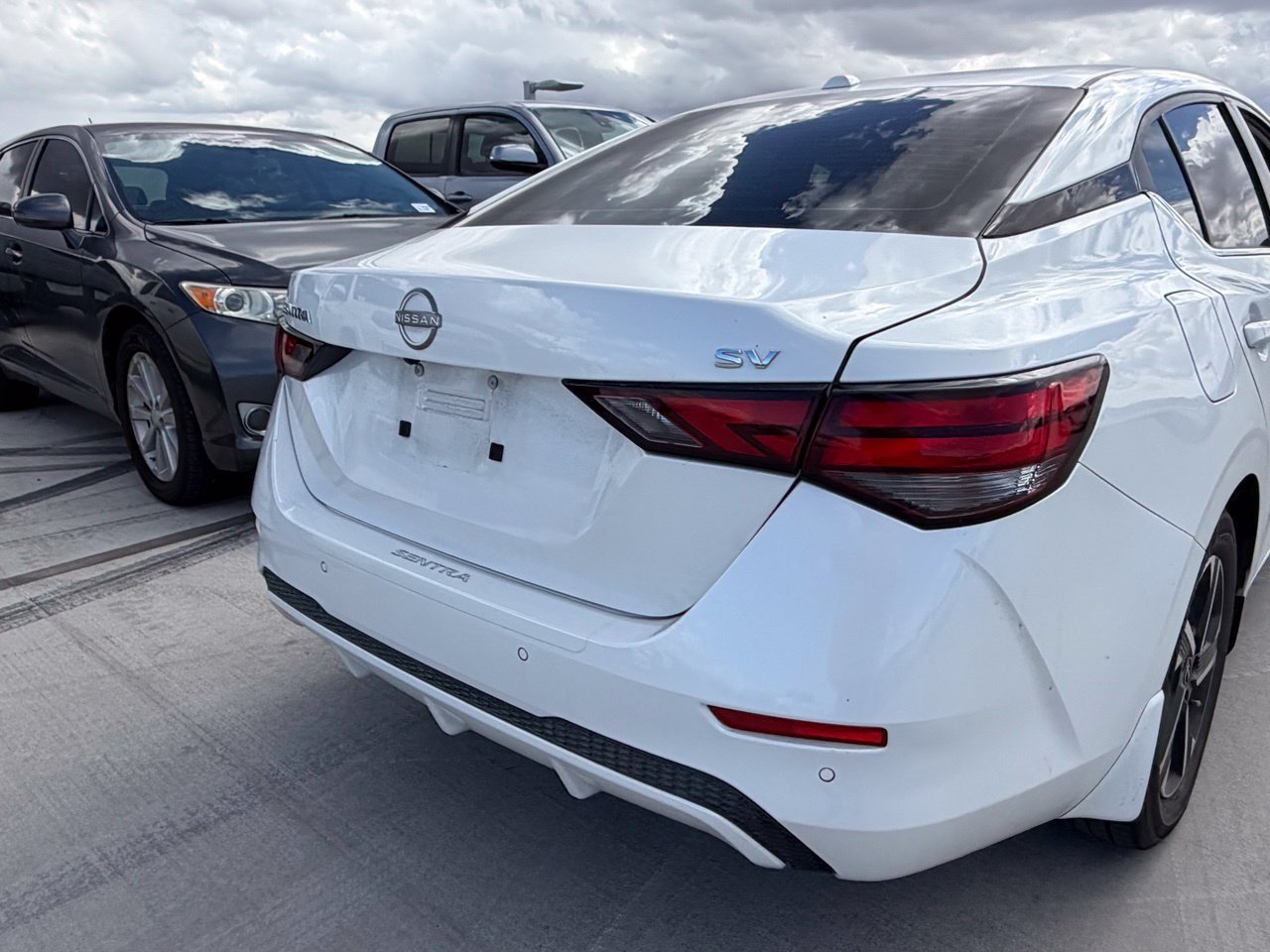 Used 2024 Nissan Sentra SV FWD image 4