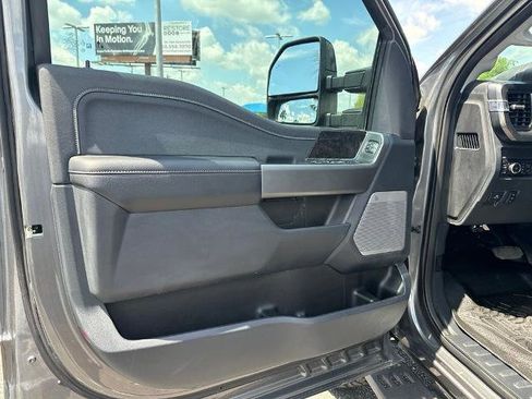 Certified 2025 Ford F250 Lariat w/ Tremor Off-Road Package AWD/4WD image 17