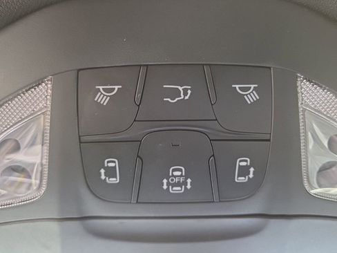 Used 2025 Chrysler Pacifica Limited FWD image 26