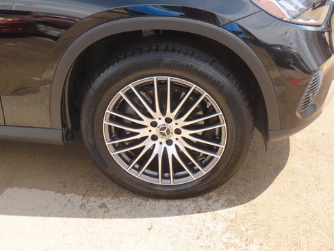Used 2025 Mercedes-Benz GLC 300 image 9