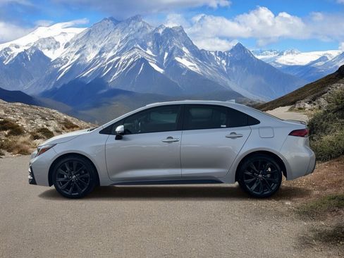 Used 2025 Toyota Corolla XSE image 2