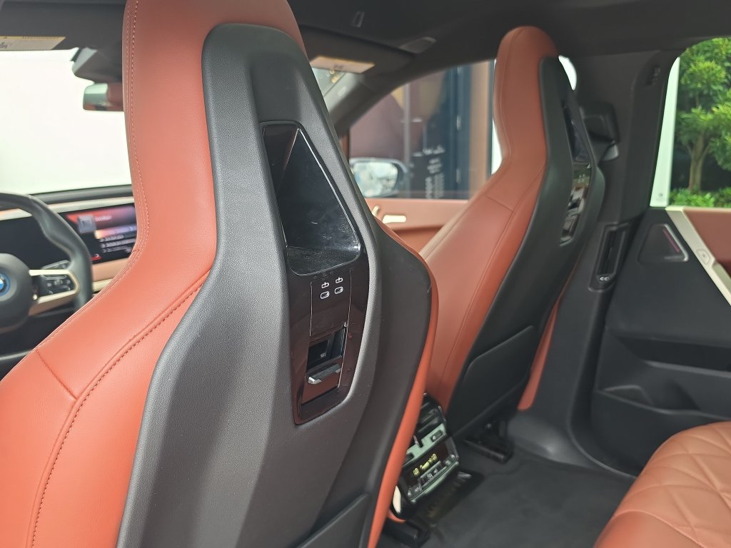 Used 2023 BMW iX M60 AWD/4WD image 13